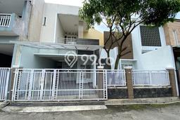 Disewakan! Rumah 3 Kamar Tidur &
3 Kamar Mandi di Buah Batu, Bandung Disewakan! Rumah 3 Kamar Tidur &
3 Kamar Mandi di Buah Batu, Bandung