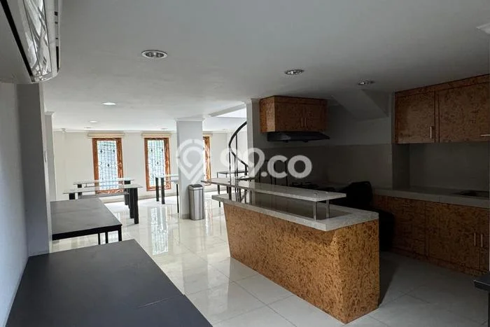 Rumah Modern Disewakan di Menteng Jakarta Pusat Lokasi Sangat Strategis Rumah Modern Disewakan di Menteng Jakarta Pusat Lokasi Sangat Strategis