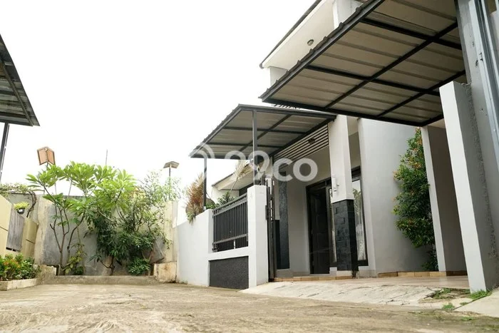 Rumah Luas Asri 3 KT Siap Pakai di Jatiwaringin Jakarta Timur Rumah Luas Asri 3 KT Siap Pakai di Jatiwaringin Jakarta Timur
