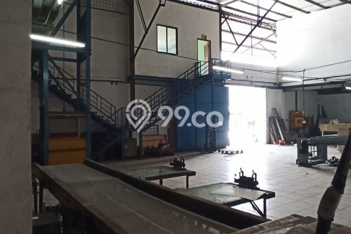 Unit Gudang Dijual di Jakarta Utara LT 1840m2 & LB 1080m2 Unit Gudang Dijual di Jakarta Utara LT 1840m2 & LB 1080m2