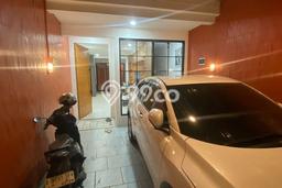 Rumah Terawat kawasan Kebon Jeruk, Jakarta Barat, Luas 70m² LB 150m² HARGA MENARIK! Rumah Terawat kawasan Kebon Jeruk, Jakarta Barat, Luas 70m² LB 150m² HARGA MENARIK!