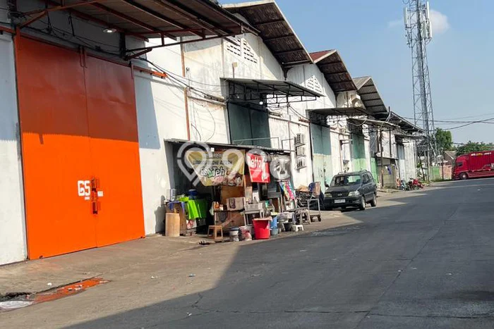 Gudang Disewa di Jakarta Barat dengan LB 600m2 Area Komersial Ramai Gudang Disewa di Jakarta Barat dengan LB 600m2 Area Komersial Ramai