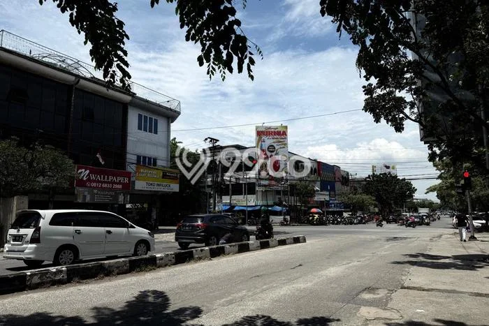 PROPERTI PILIHAN! Rumah Nyaman di Senapelan, LT 556m2m² Bangunan 250m2m² PROPERTI PILIHAN! Rumah Nyaman di Senapelan, LT 556m2m² Bangunan 250m2m²