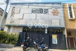 Rumah Mewah LB 300m2 Siap Pakai Desain Elegan di Caturtunggal, Sleman Rumah Mewah LB 300m2 Siap Pakai Desain Elegan di Caturtunggal, Sleman