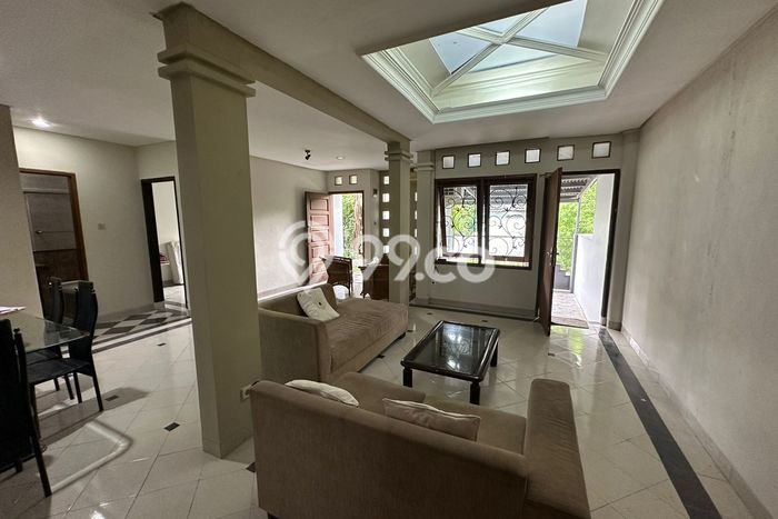 UNIT LANGKA! Rumah kawasan Pamulang, 2 KT, View Indah, LT 140m² LB 100m² UNIT LANGKA! Rumah kawasan Pamulang, 2 KT, View Indah, LT 140m² LB 100m²