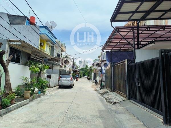 Rumah Strategis Modern Lb 134m2 di Kelapa Gading, Jakarta Utara Rumah Strategis Modern Lb 134m2 di Kelapa Gading, Jakarta Utara