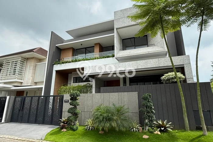 For Sale! Luxury House LT 330m2 Desain Elegan di Pakuwon Indah For Sale! Luxury House LT 330m2 Desain Elegan di Pakuwon Indah