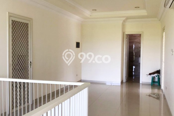 Rumah Mewah LB 500m2 Siap Pakai Desain Elegan di Pakuwon, Surabaya Rumah Mewah LB 500m2 Siap Pakai Desain Elegan di Pakuwon, Surabaya