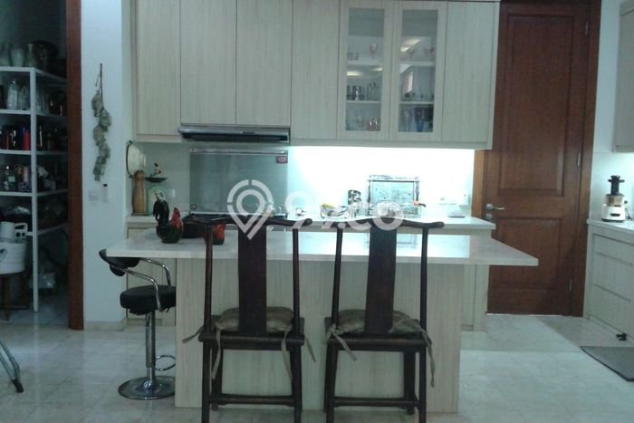 Disewakan! Rumah 5 Kamar Tidur &
4 Kamar Mandi di Kemang, Jakarta Selatan Disewakan! Rumah 5 Kamar Tidur &
4 Kamar Mandi di Kemang, Jakarta Selatan