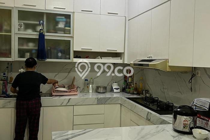 Rumah Mewah LB 240m2 Siap Pakai Desain Elegan di Green Mansion, Jakarta Barat Rumah Mewah LB 240m2 Siap Pakai Desain Elegan di Green Mansion, Jakarta Barat