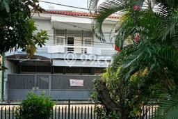 PREMIUM LIVING! Rumah di , 3 KM, Area Berkembang, LT 220m2m² LB 300m2m² PREMIUM LIVING! Rumah di , 3 KM, Area Berkembang, LT 220m2m² LB 300m2m²