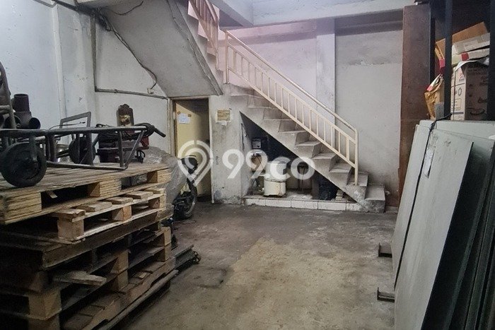 Ruko Bagus Dijual LB 300m2 Lokasi Strategis Jakarta Barat Area Cocok untuk Bisnis Ruko Bagus Dijual LB 300m2 Lokasi Strategis Jakarta Barat Area Cocok untuk Bisnis