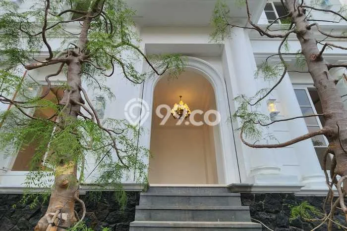 Jual Rumah Luas Megah Dengan View Cantik di Kemang, Jakarta Selatan Jual Rumah Luas Megah Dengan View Cantik di Kemang, Jakarta Selatan
