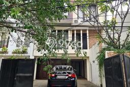 Rumah Mewah Siap Huni LT 216m2 di Tebet, Jakarta Selatan Rumah Mewah Siap Huni LT 216m2 di Tebet, Jakarta Selatan