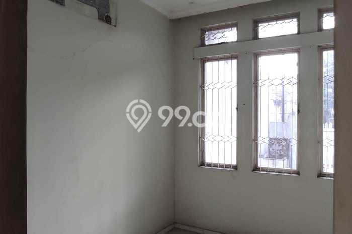 Disewakan! Rumah 4 Kamar Tidur &
2 Kamar Mandi di Dr Sutomo, Surabaya Disewakan! Rumah 4 Kamar Tidur &
2 Kamar Mandi di Dr Sutomo, Surabaya