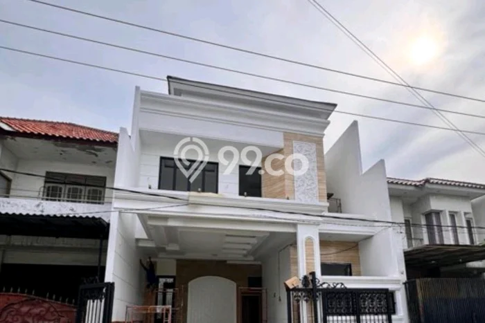 Jual Rumah Mewah Megah Dengan View Cantik di Babatan, Surabaya Jual Rumah Mewah Megah Dengan View Cantik di Babatan, Surabaya