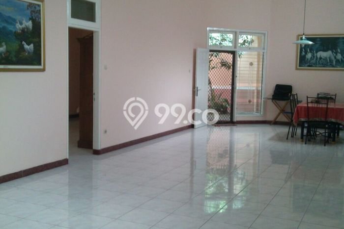 Hunian Elit LB 180m2 Siap Pakai Desain Elegan di Mayjen Sungkono, Surabaya Hunian Elit LB 180m2 Siap Pakai Desain Elegan di Mayjen Sungkono, Surabaya