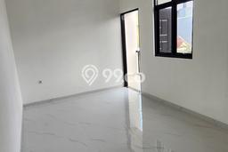 Jual Rumah Eksklusif 3 KT di Green Lake City, Jakarta Barat Jual Rumah Eksklusif 3 KT di Green Lake City, Jakarta Barat