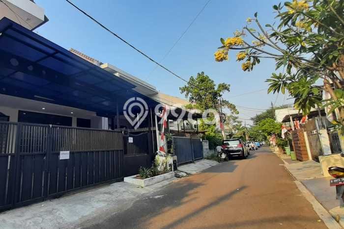 For Sale! Luxury House LT 165m2 Desain Elegan di Pondok Indah For Sale! Luxury House LT 165m2 Desain Elegan di Pondok Indah