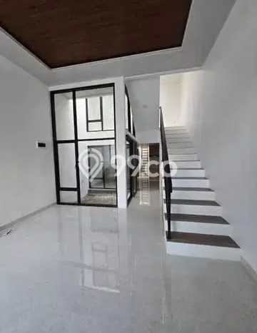 Lokasi terbaik! Rumah siap pakai disewakan di Tebet LB 140m2 Lokasi terbaik! Rumah siap pakai disewakan di Tebet LB 140m2