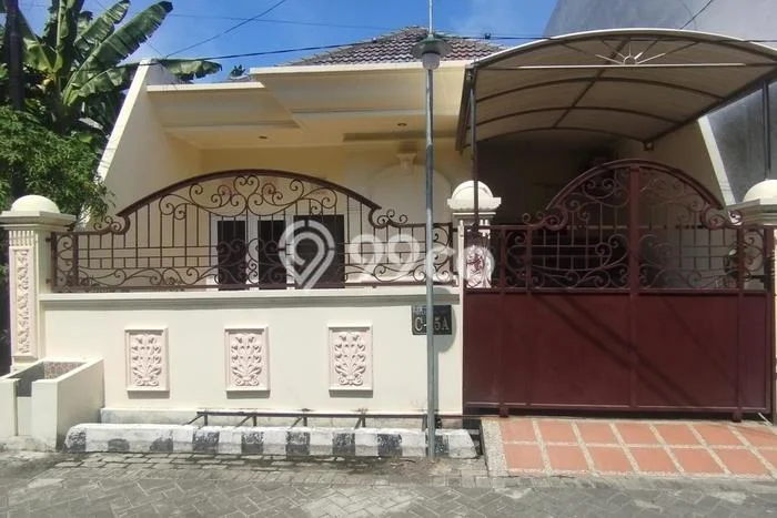 Rumah Strategis Modern Lb 130m2 di Mulyosari, Surabaya Rumah Strategis Modern Lb 130m2 di Mulyosari, Surabaya
