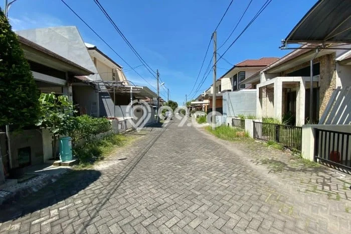 Dijual Cepat Rumah Favorit Siap Huni LB 90m2 di Sukolilo, Surabaya Dijual Cepat Rumah Favorit Siap Huni LB 90m2 di Sukolilo, Surabaya
