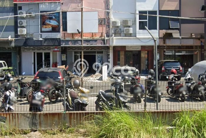 Ruko disewakan di Sukolilo Surabaya dengan luas bangunan 200m2 Ruko disewakan di Sukolilo Surabaya dengan luas bangunan 200m2