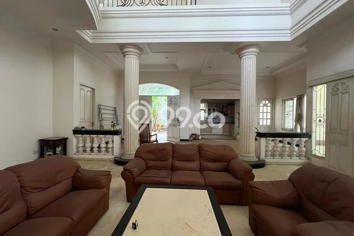 Ready to Use! Premium House LT 576m2 Desain Elegan di Pakuwon City Ready to Use! Premium House LT 576m2 Desain Elegan di Pakuwon City