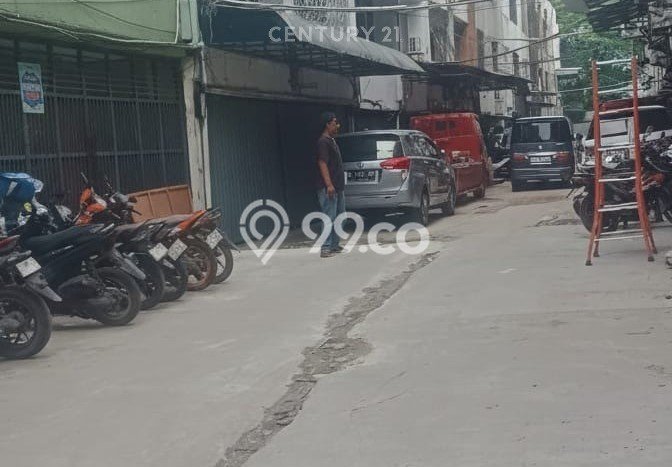 Ruko Dijual di Jakarta Barat LT 135m2 & LB 503m2 Lokasi Terbaik! Ruko Dijual di Jakarta Barat LT 135m2 & LB 503m2 Lokasi Terbaik!