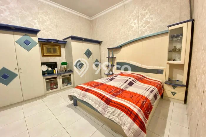 For Sale! Luxury House LT 240m2 Desain Elegan di Mekar Wangi For Sale! Luxury House LT 240m2 Desain Elegan di Mekar Wangi