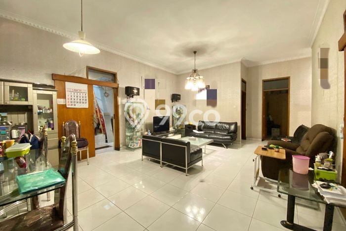 For Sale! Luxury House LT 240m2 Desain Elegan di Mekar Wangi For Sale! Luxury House LT 240m2 Desain Elegan di Mekar Wangi