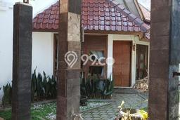 For Sale! Luxury House LT 312m2 Desain Elegan di Turangga For Sale! Luxury House LT 312m2 Desain Elegan di Turangga