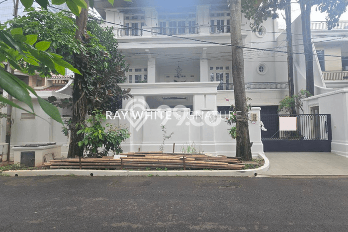 Ready to Use! Premium House LT 540m2 Desain Elegan di Kuningan Ready to Use! Premium House LT 540m2 Desain Elegan di Kuningan