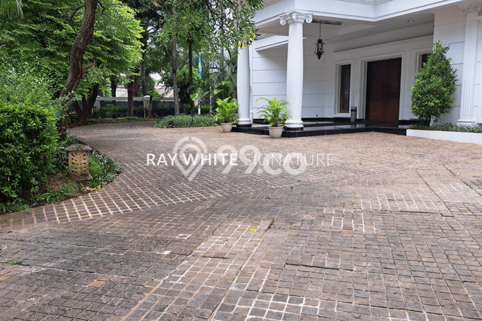 Jual Rumah Luas Megah Dengan View Eksklusif di Kuningan, Jakarta Selatan Jual Rumah Luas Megah Dengan View Eksklusif di Kuningan, Jakarta Selatan