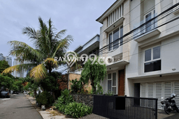 Rumah Elit Modern Tanpa Renovasi di Gandaria Jakarta Selatan Rumah Elit Modern Tanpa Renovasi di Gandaria Jakarta Selatan