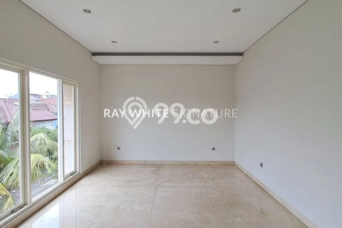 Rumah Elit Modern Tanpa Renovasi di Gandaria Jakarta Selatan Rumah Elit Modern Tanpa Renovasi di Gandaria Jakarta Selatan