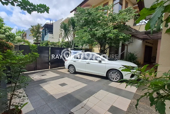 Hunian Mewah Dijual LT 374m2 di Ciracas, Jakarta Timur Hunian Mewah Dijual LT 374m2 di Ciracas, Jakarta Timur