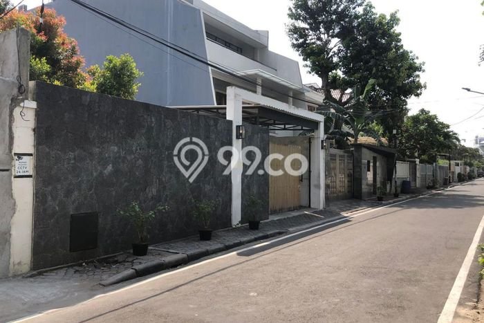 Rumah Bagus Siap Huni Di Menteng Luas 300m2 Lokasi Strategis Rumah Bagus Siap Huni Di Menteng Luas 300m2 Lokasi Strategis