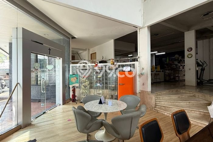 Rumah Eksklusif Siap Huni LT 945m2 di Kebayoran Baru, Jakarta Selatan Rumah Eksklusif Siap Huni LT 945m2 di Kebayoran Baru, Jakarta Selatan