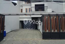 Rumah Elit Modern Tanpa Renovasi di Cipete Jakarta Selatan Rumah Elit Modern Tanpa Renovasi di Cipete Jakarta Selatan