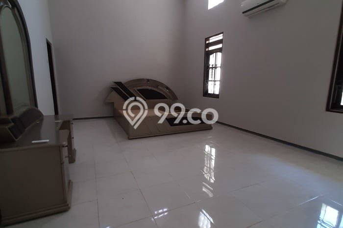 Rumah Modern 3 KT di Kebraon Surabaya Semi Furnished Rumah Modern 3 KT di Kebraon Surabaya Semi Furnished