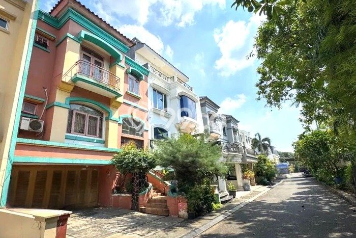Rumah Elit LB 240m2 Siap Huni Desain Elegan di Sunter, Jakarta Utara Rumah Elit LB 240m2 Siap Huni Desain Elegan di Sunter, Jakarta Utara