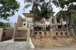 HARGA SPECIAL! Rumah Nyaman area Graha, Surabaya, LT 375m² LB 550m² Bisa Nego! HARGA SPECIAL! Rumah Nyaman area Graha, Surabaya, LT 375m² LB 550m² Bisa Nego!