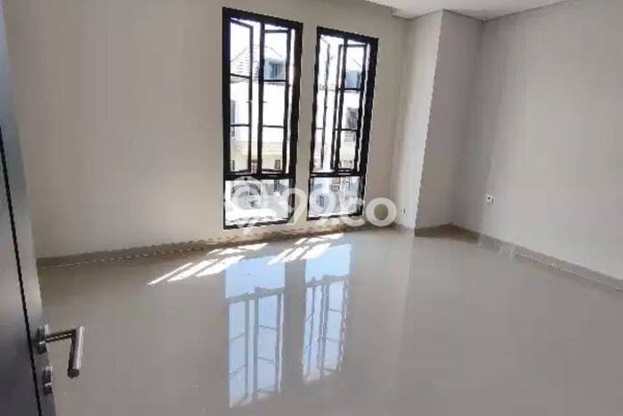 Rumah Luas Asri 3 KT Siap Pakai di Graha Surabaya Rumah Luas Asri 3 KT Siap Pakai di Graha Surabaya
