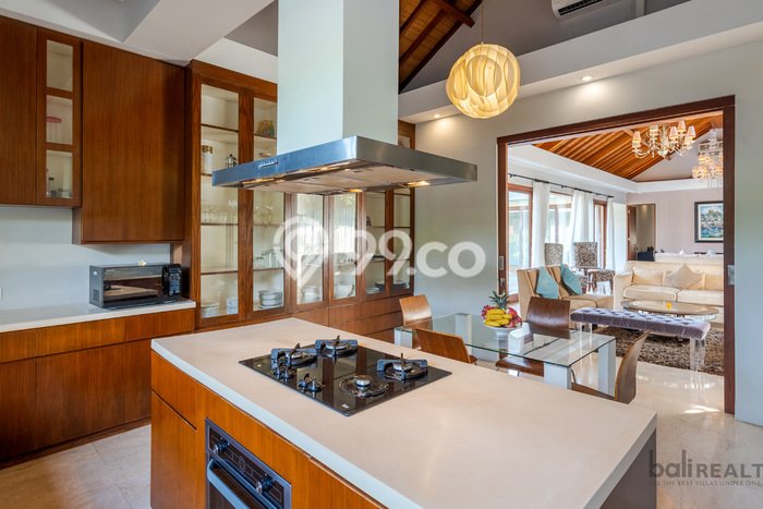 Vila Strategis di , Dimensi 2200m2m², Akses ke berbagai keperluan Vila Strategis di , Dimensi 2200m2m², Akses ke berbagai keperluan