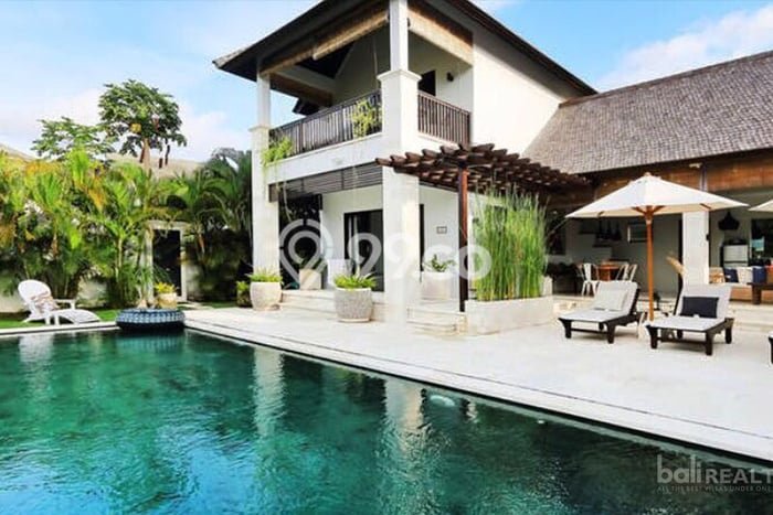 Rumah Elit LB 360m2 Siap Huni Desain Elegan di Uluwatu, Badung Rumah Elit LB 360m2 Siap Huni Desain Elegan di Uluwatu, Badung