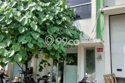 Gudang Strategis Kawasan , Luas 400m2m², Kawasan Komersial, Tingkat Keramaian Tinggi Gudang Strategis Kawasan , Luas 400m2m², Kawasan Komersial, Tingkat Keramaian Tinggi