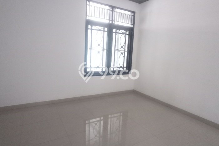 Jual Rumah Bagus Siap Huni LB 200m2 di Karawaci, Tangerang Jual Rumah Bagus Siap Huni LB 200m2 di Karawaci, Tangerang