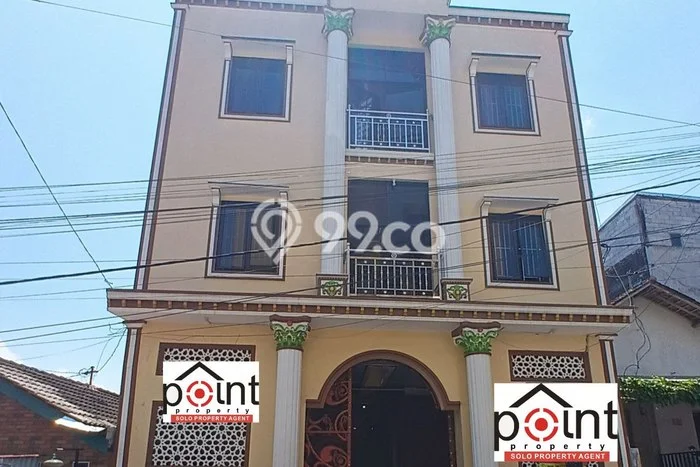 Peluang Investasi! Kost Dijual di Jebres, Surakarta, 70 KT, 70 KM, Luas 1300m2 Peluang Investasi! Kost Dijual di Jebres, Surakarta, 70 KT, 70 KM, Luas 1300m2