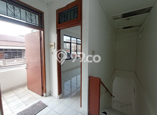 Hunian Mewah LB 300m2 Siap Pakai Desain Elegan di Tomang, Jakarta Barat Hunian Mewah LB 300m2 Siap Pakai Desain Elegan di Tomang, Jakarta Barat